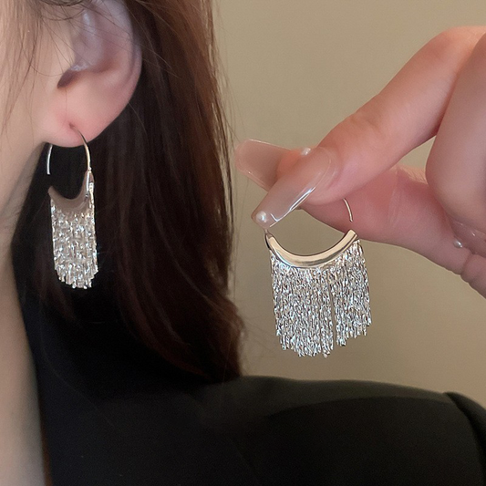 💎 Anmutige Quasten Ohrringe im C-Design – Zeitloser Stil mit modernem Twist! 💎